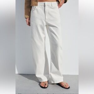 White mid rise barrel leg jeans sold out
